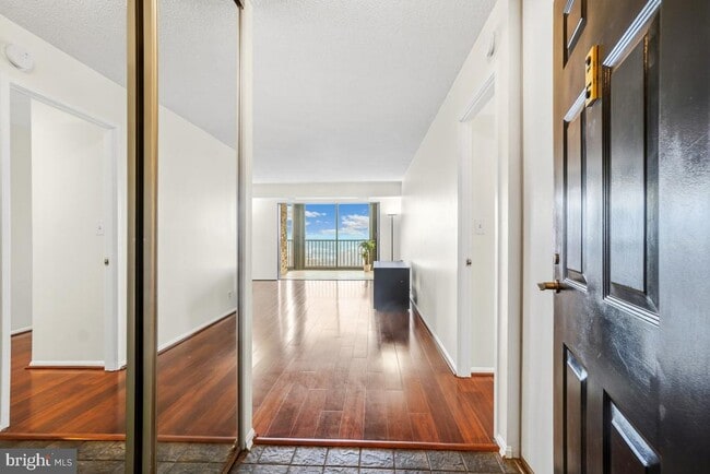 Foto del edificio - 5902 Mt Eagle Dr