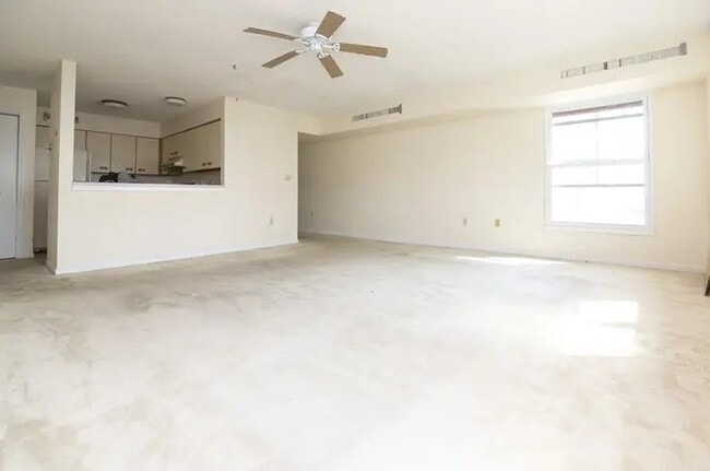 Building Photo - 50 S Common St