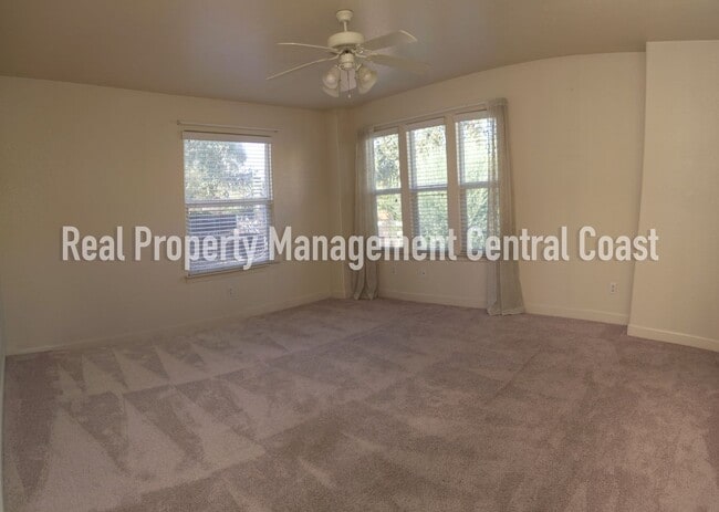 Building Photo - LEASE PENDING - Spacious 3 Bed / 2.5 Bath ...