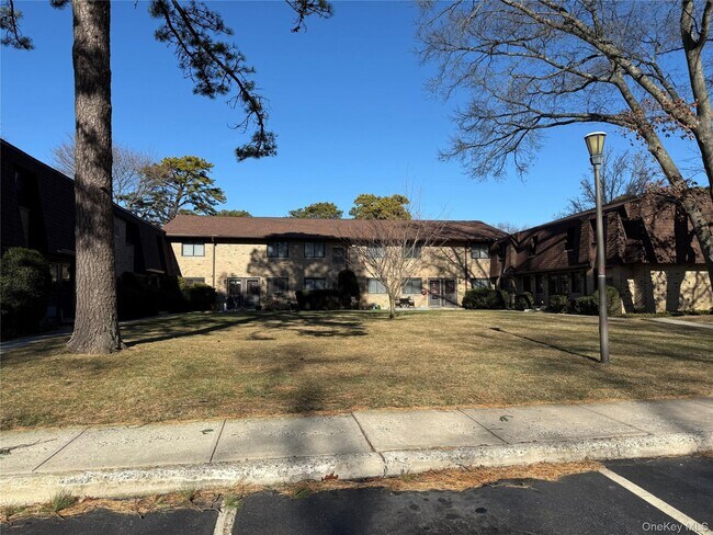 Foto del edificio - 55 Pinebrook Pl