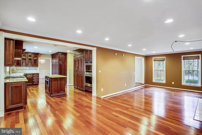 Building Photo - 11309 Willowbrook Dr