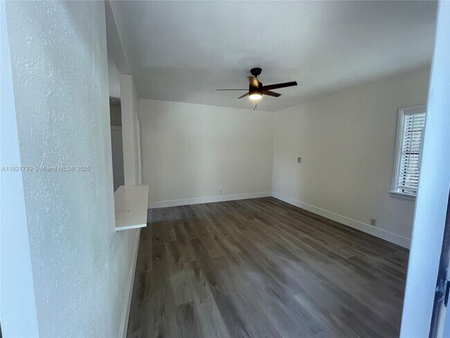 Foto del edificio - 126 NE 19th Ave