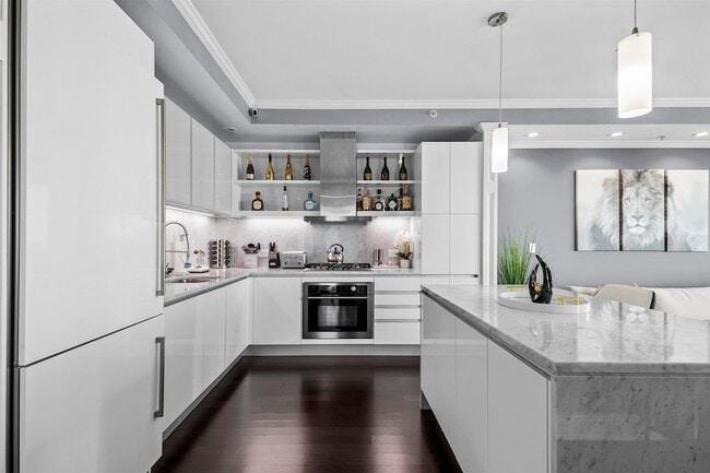 Building Photo - 77 Hudson St