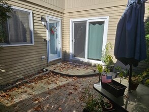 Building Photo - 9 Manor House Ln