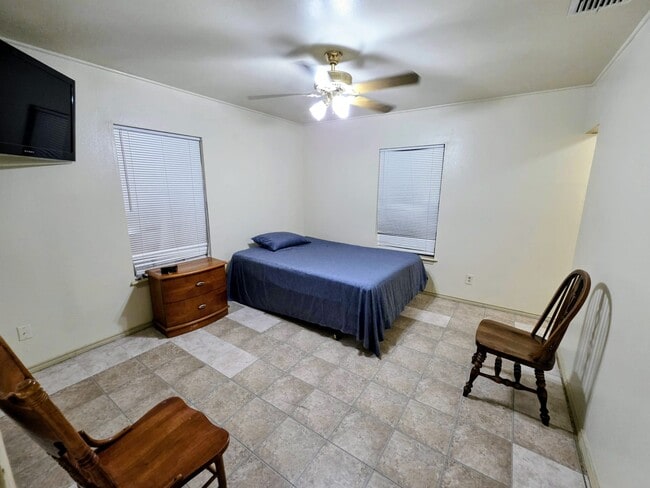 Foto del edificio - 4616 Central Cir