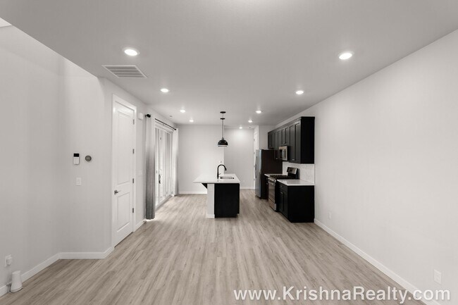 Building Photo - Beautiful 3-Bed | 2.5-Bath Townhome | Expansive Private Outdoor Space | Reeds Crossing