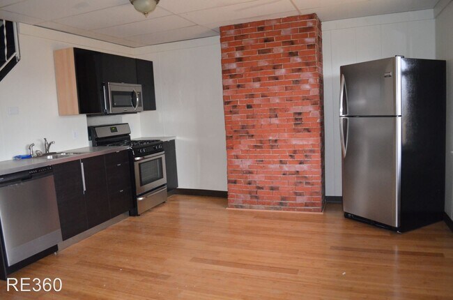 Building Photo - 1009 Saint Martin St