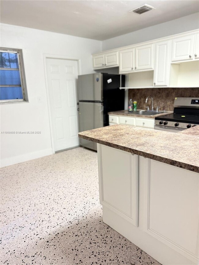 Building Photo - 1143 NW 32nd Ave