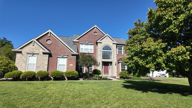 Spacious 4-Bed Gem with Balcony, Vaulted Ceilings, and Attached Garage in Loveland - Spacious 4-Bed Gem with Balcony, Vaulted Ceilings, and Attached Garage in Loveland House