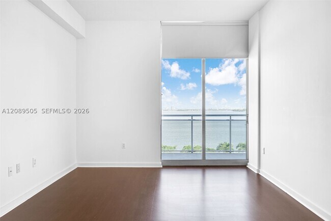 Foto del edificio - 7901 Hispanola Ave