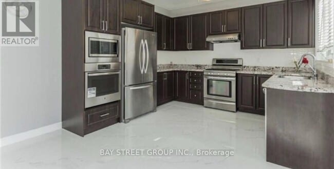 Building Photo - 79 Acer Crescent