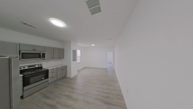Building Photo - 6459 N 16th St