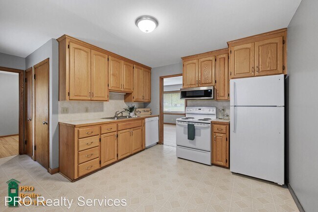 Building Photo - 3 br, 1 bath House - 201-98th Street W