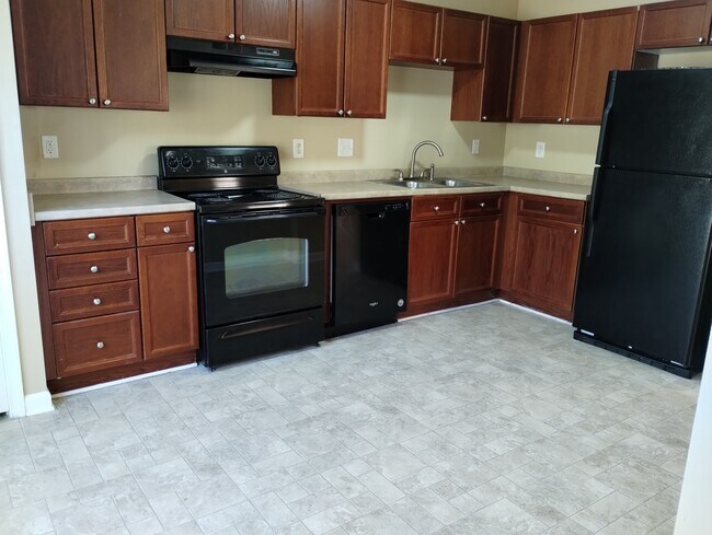 Enjoy the eat-in kitchen - 2476 Nashboro Blvd