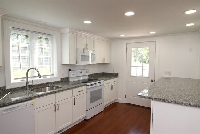 Foto del edificio - 96 Walnut Ln