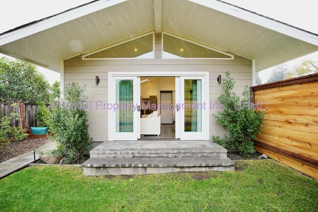 Foto del edificio - Cozy Cottage Living in San Rafael - Charmi...