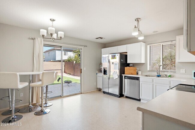 Foto del edificio - 12036 W Larkspur Rd