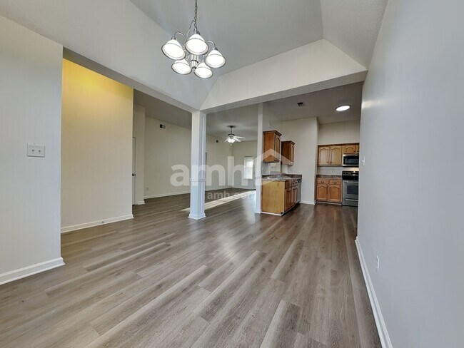 Foto del edificio - 7068 Crape Myrtle Dr