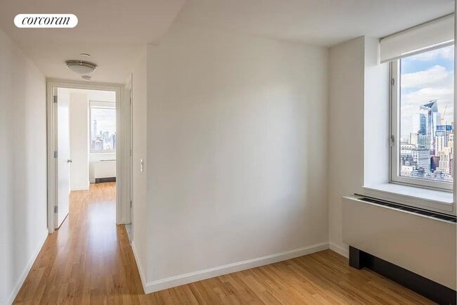 Building Photo - 66 W 38th St