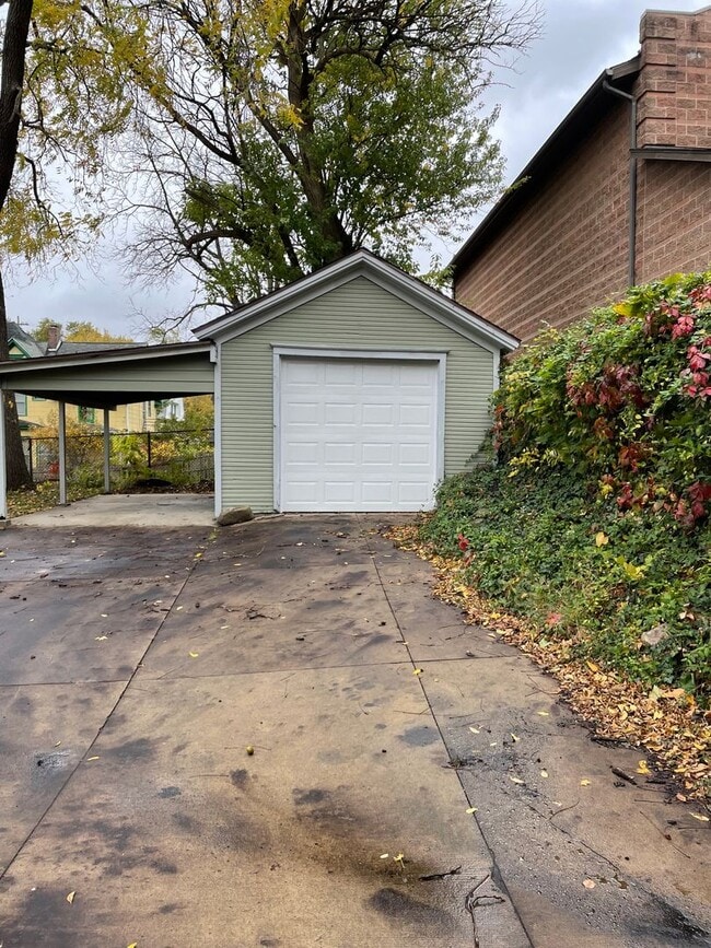 Building Photo - Well-Maintained 4-Bedroom Home with Historical Charm Near Downtown Jackson