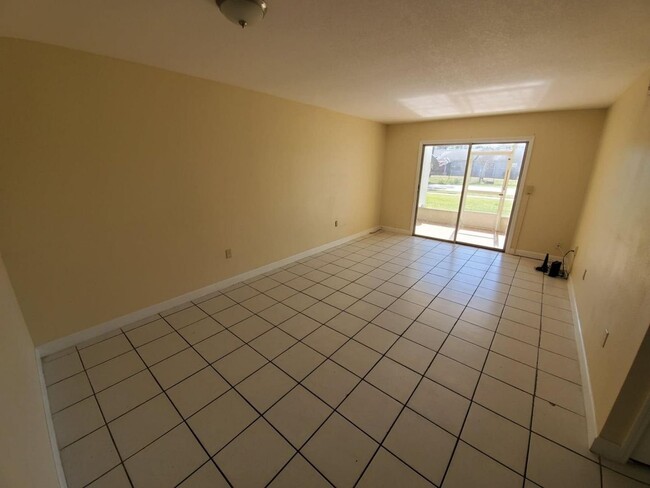Foto del edificio - 290 Flower Ln