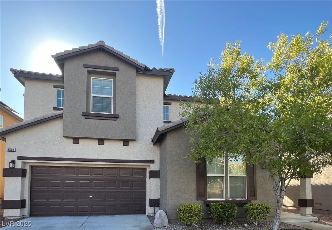 Foto principal - 9501 Ironsend St