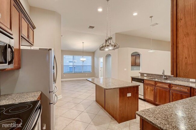 Building Photo - 4 br, 3 bath House - 31626 Holcomb Pass UNIT