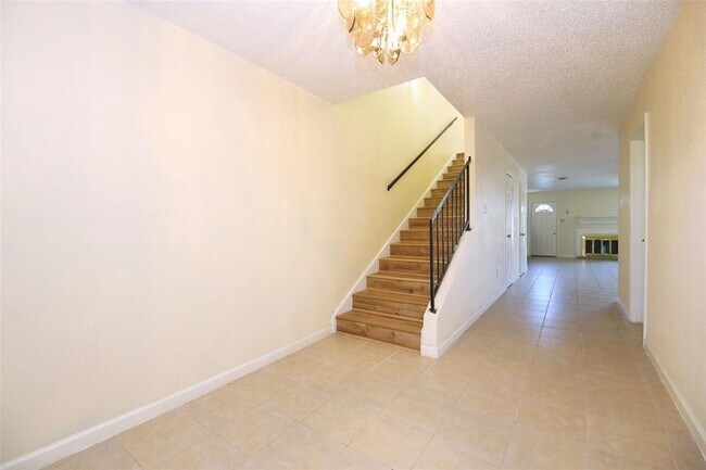 Foto del edificio - 2115 E Weldon Dr