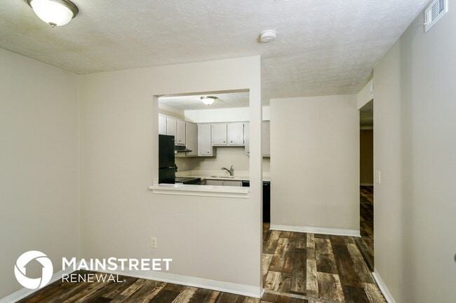 Building Photo - 2913 Dumesnil St