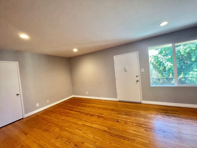 Building Photo - 966 Elden Ave