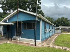 Building Photo - 1205 Avenue E