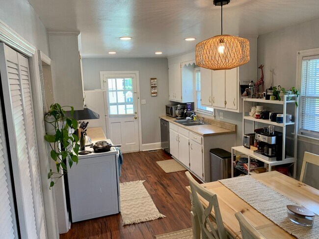 Building Photo - 3-bedroom, 2-bath home