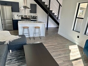 Building Photo - 326 N 17th Dr