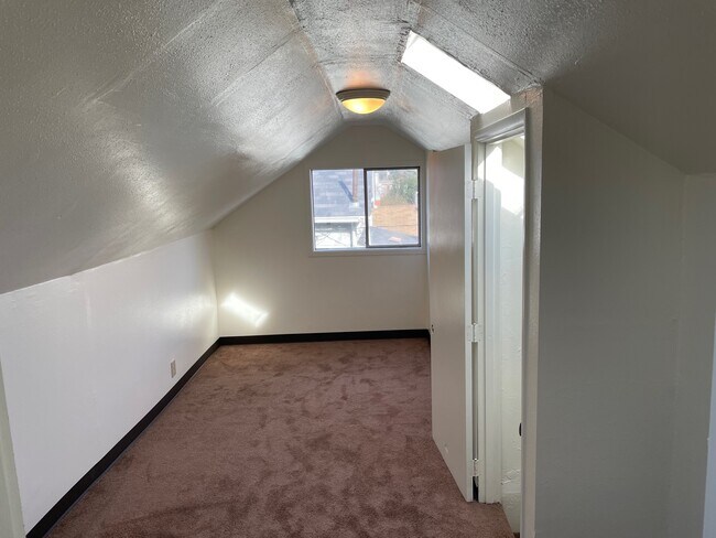 Building Photo - 215 NW Kings Blvd