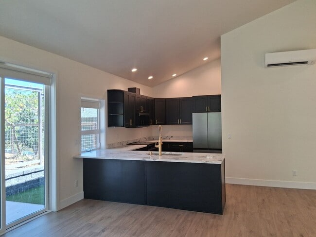 Building Photo - Newly Built Ashland Gem with Fireplace & S...