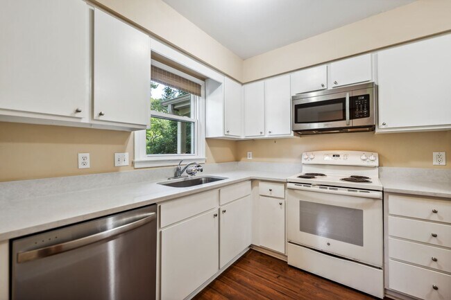 Building Photo - Take $500 off your first month! Charming 2...