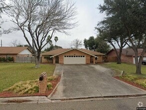 Building Photo - 2411 Mimosa St