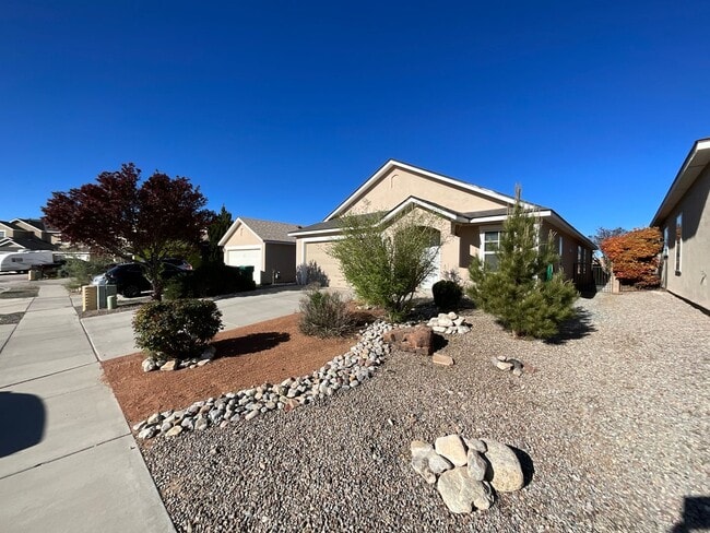 Building Photo - 3 Bedroom Single Story Home Available in C...