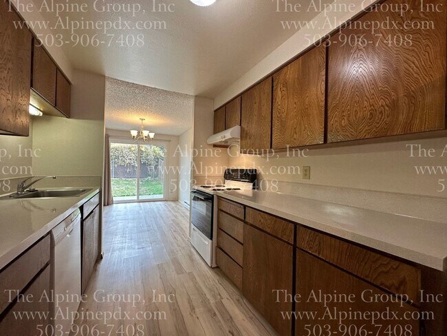 Foto del edificio - Completely Updated 3 Bedroom Single Level ...