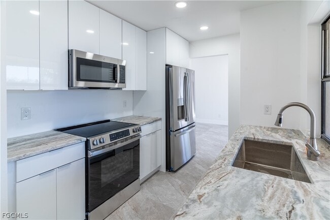 Building Photo - 720 Chavers St