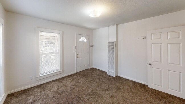 Building Photo - 138 N Riverside Ave