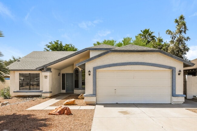 Building Photo - 743 W Sherri Dr