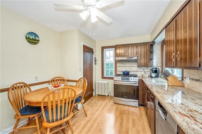 Building Photo - 3 br, 1 bath House - 3 Bolton Ave