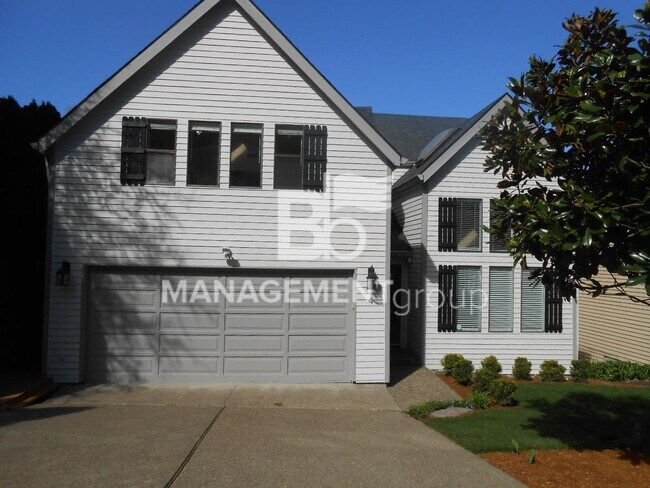 Foto del edificio - Updated Lake Oswego/Mt. Park Home With Tons of Natural Light