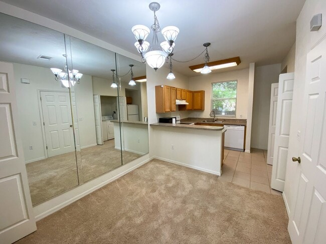 Building Photo - Victoria Station #156 - Pet Friendly!