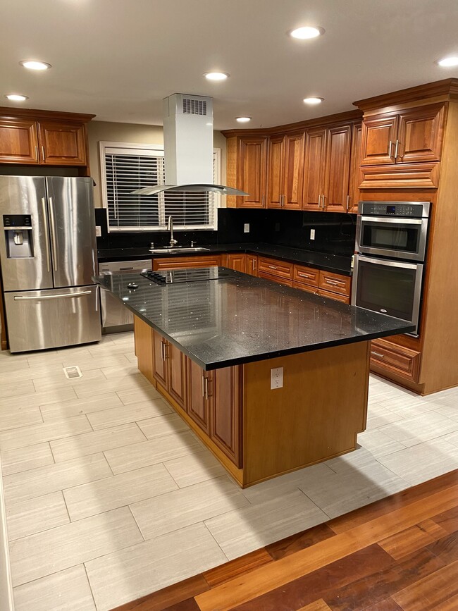 Foto del edificio - 10123 Cornell Ave S Seattle, WA 98178 $3,1...