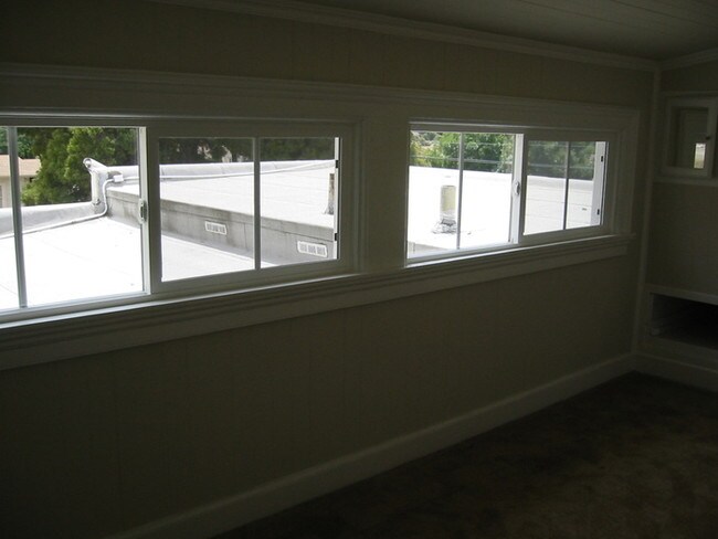 Building Photo - 3 Bedroom, 1 Bath with 2 car Garage