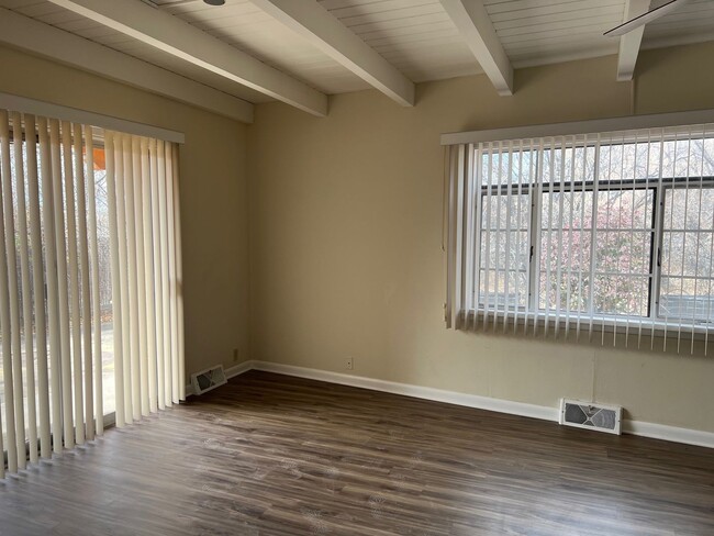 Building Photo - Charming Santa Fe Home For Rent - Walk to ...