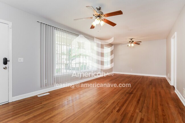Foto del edificio - 3522 Truman St