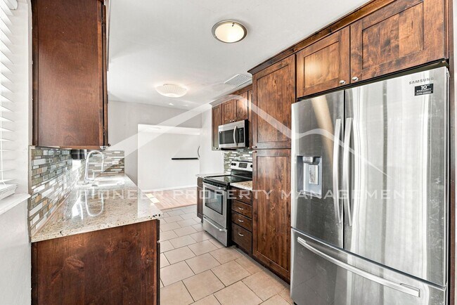 Foto del edificio - Spacious Home with Central AC and Washer/Dryer